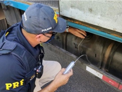 Excesso de poluição: PRF flagra caminhões utilizando ARLA 32 adulterado