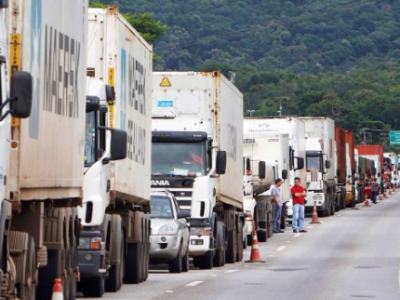 Caminhoneiros: entidades seguem divididas sobre adesão à greve