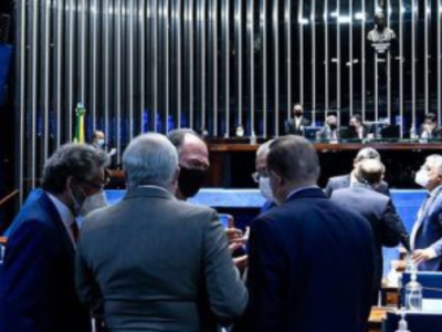 Senado rejeita minirreforma trabalhista