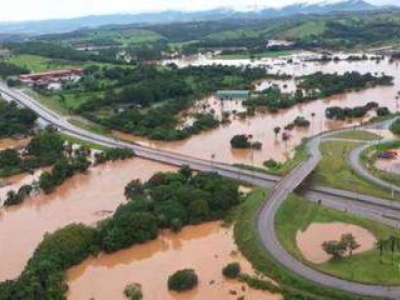 Chuvas atrasam serviço de transporte de cargas em Minas e podem impactar preço de mercadorias