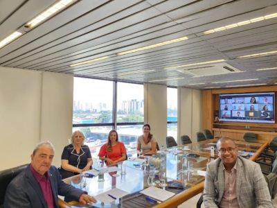 Presidente Francisco Pelúcio participa da reunião do comitê de comunicação da NTC&Logistica