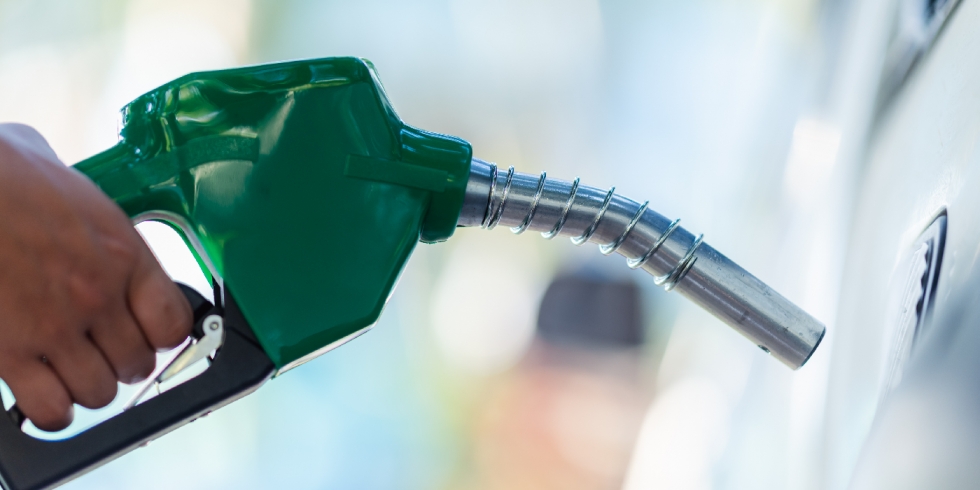 Combustível: governo prevê queda de preço se petróleo mantiver cotação