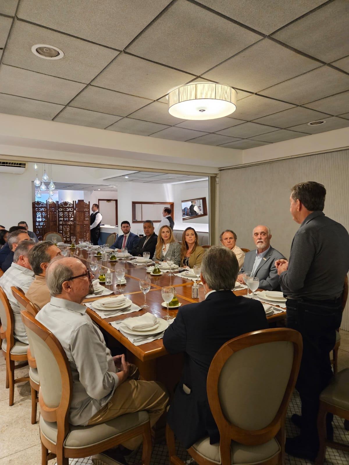 Presidente do Transcares participa de almoço com Etore Cavallieri e cita história inspiradora do fundador do Grupo Imetame