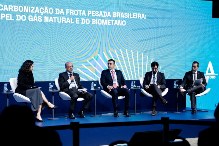 Biometano é alternativa inteligente para descarbonizar transporte, afirma presidente do Sistema Transporte