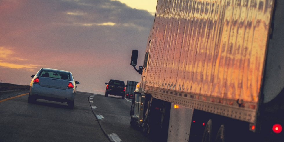 Volume do transporte de cargas no país está quase 40% acima do pré-pandemia, diz IBGE