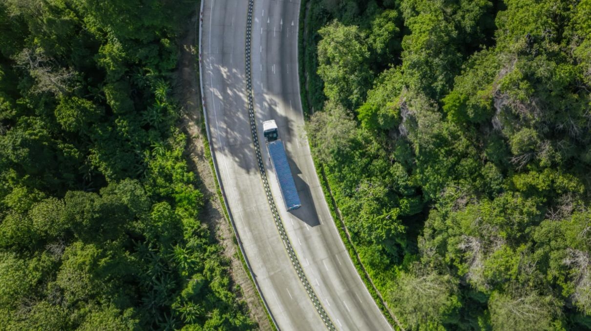Transporte de cargas sustentável é lei: saiba como adequar sua empresa com o apoio da NTC&Logística e da Domani Global