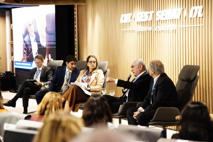  Inovação e cooperação impulsionam a descarbonização do transporte