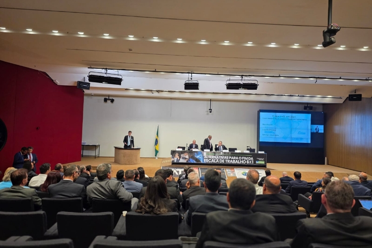 CNT alerta para risco de falta de profissionais no transporte em debate sobre jornada 6x1 na Câmara