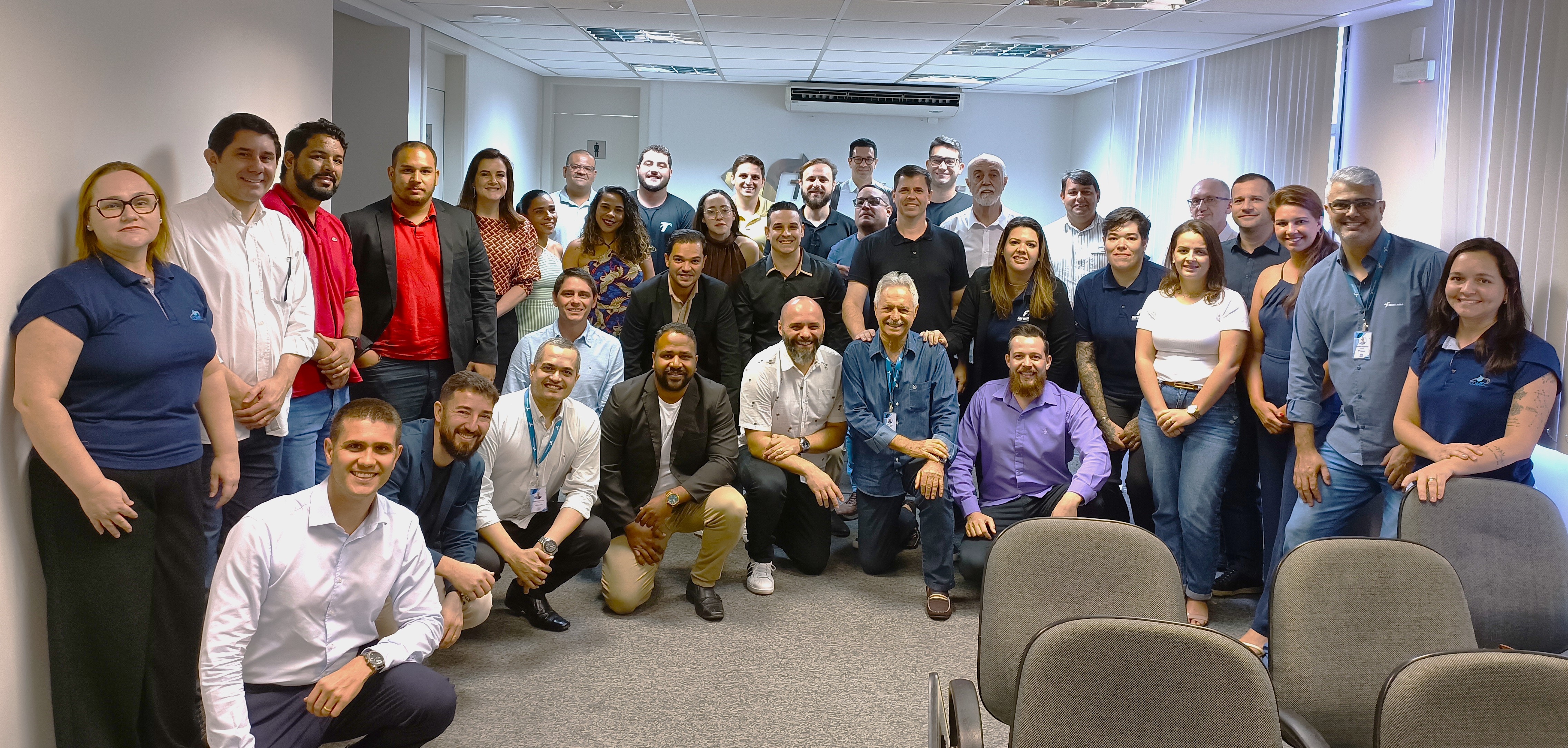 Comjovem encerra programação do ano debatendo RC-V no Café de Negócios