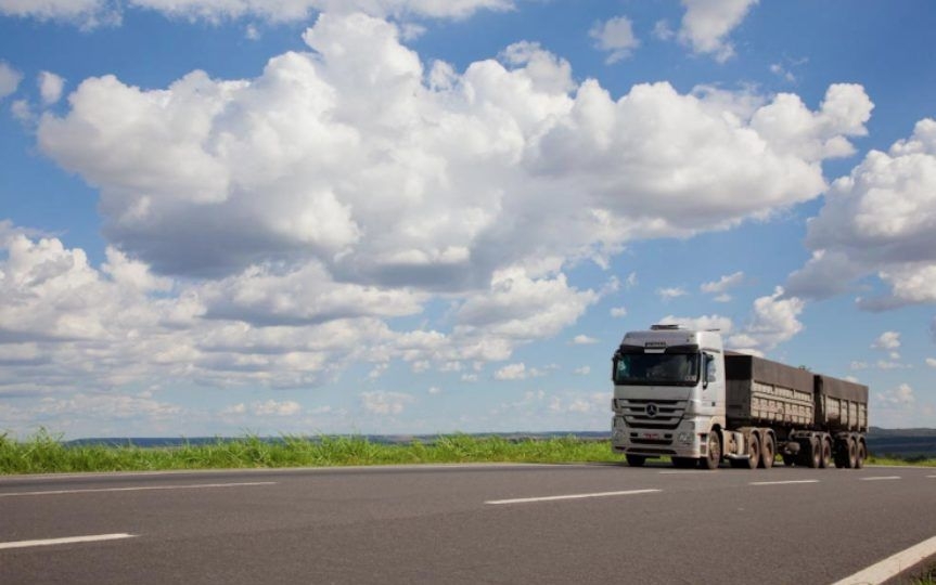 Com contribuição da CNT, Senado aprova PEC da jornada de descanso do motorista profissional