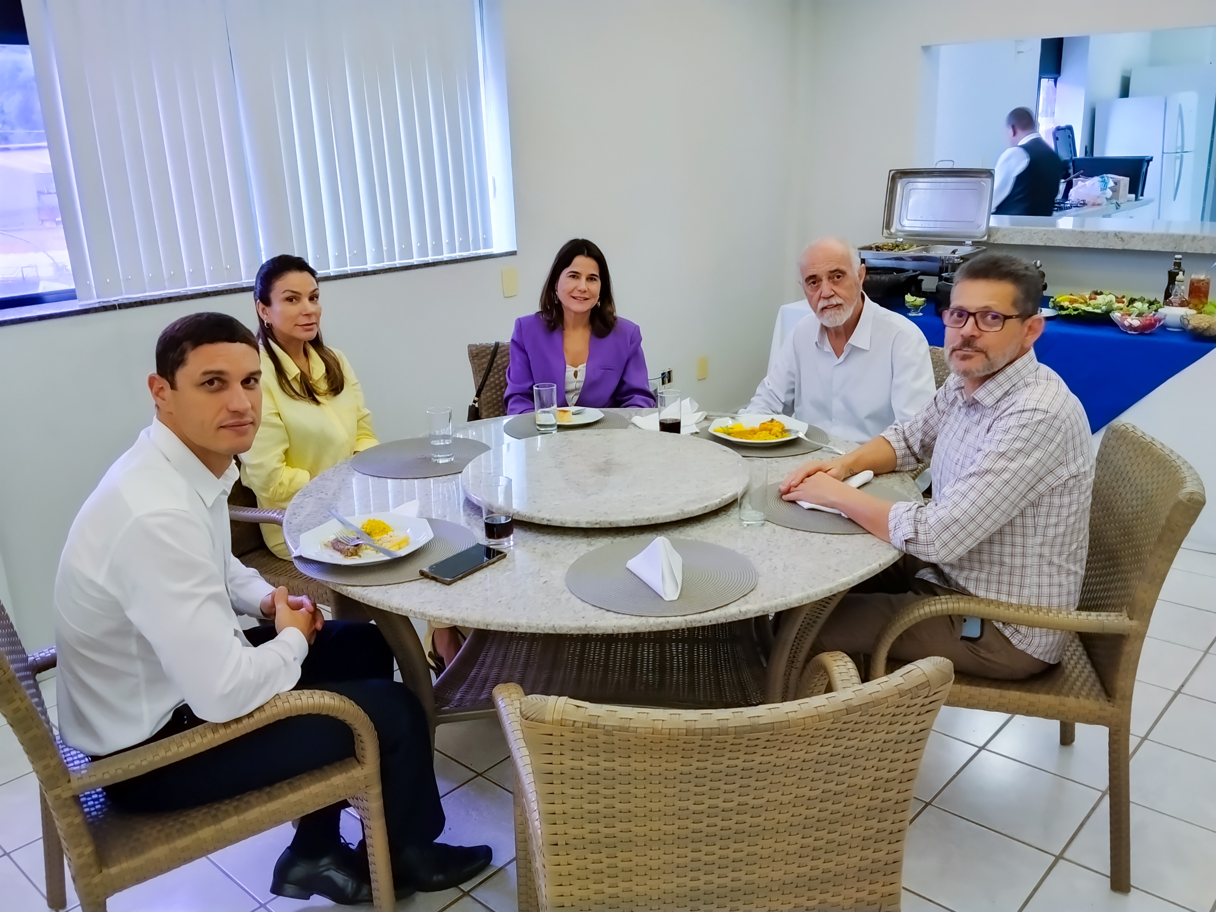 Transcares inicia temporada do ano dos Almoços Executivos com  apresentação da Motora.AI e Pró-Frotas