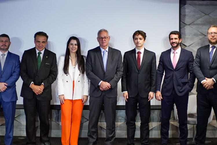 Mudanças na jornada de trabalho precisam considerar realidade operacional do transporte, afirma CNT