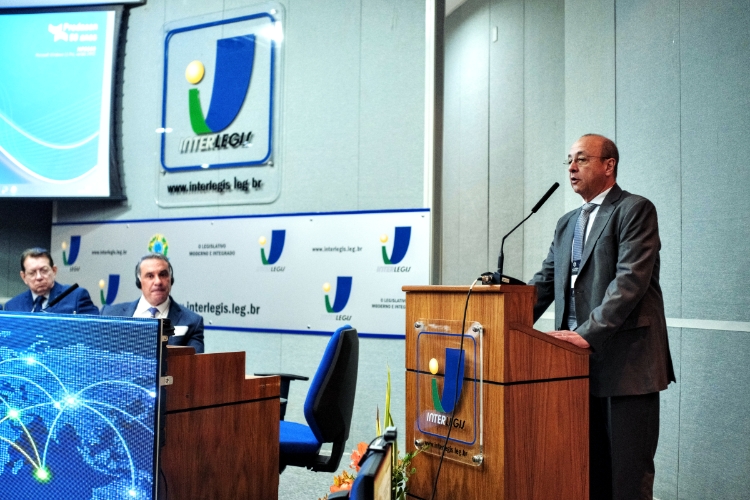 Em debate sobre modernização aduaneira, Vander Costa destaca integração e eficiência logística