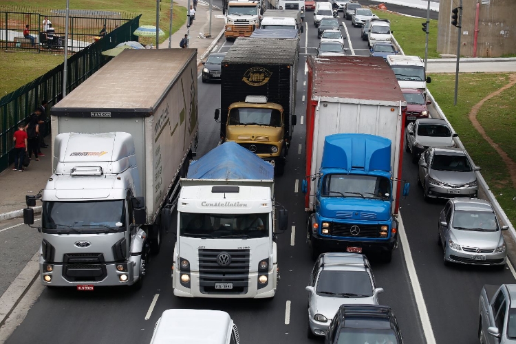 Biometano pode acelerar descarbonização do transporte pesado, aponta estudo da CNT